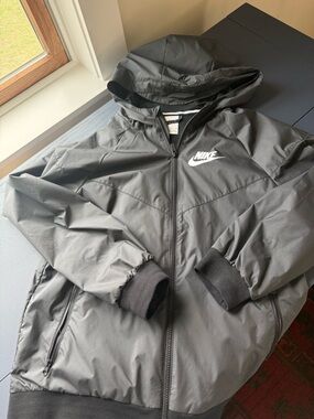 Youth XL, Nike Men's Black Hooded Windbreaker Jacket